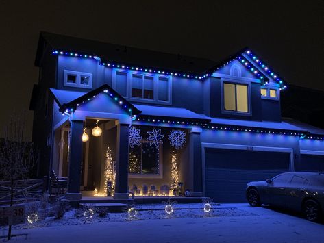 Blue And White Christmas Lights Outdoor, Blue Christmas Lights On House, White Outdoor Christmas Lights, Permanent Christmas Lights, Blue Christmas Lights, Colorful Christmas Lights, Jellyfish Light, House Lights, Hanging Christmas Lights