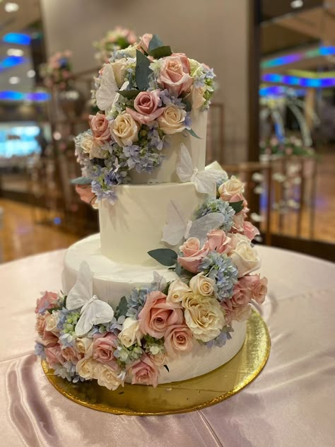 Flower Cake Quinceanera, Quince Cakes With Flowers, Floral Quinceanera Cake, Quince Cake Flowers, Simple Quinceanera Cakes, Sweet 16 Flower Cake, Small Quince Cake, Simple Quince Cakes, Flower Quince Cake