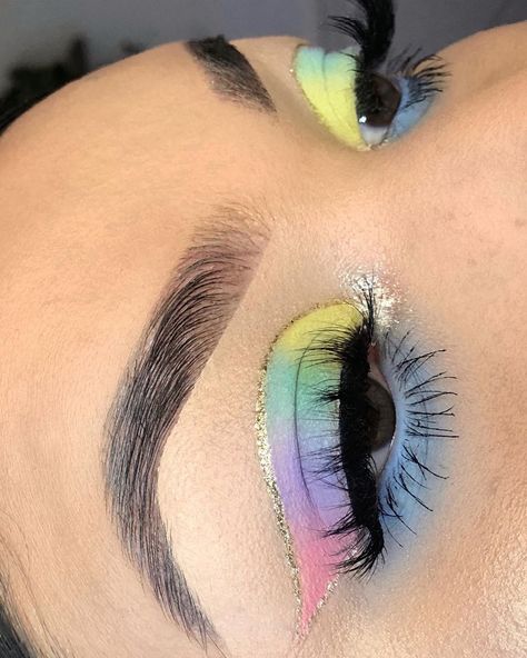 E S M E R A L D A • O R T I Z on Instagram: “Pastel rainbow 🤍🌈✨ Products used:  BROWS:  @benefitcosmetics 24 hour brow setter, precisely my brow pencil shade 4.5, & gimme brow shade 3…” Easter Ideas For Adults, Easter At Home, Rainbow Products, Precisely My Brow Pencil, Gimme Brow, Easter Makeup, Easter Tablescapes, Pencil Shading, Beautiful Eye Makeup