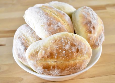 Portuguese Bread, Types Of Buns, Savory Breads, Portuguese Food, Yeast Breads, Savory Bread, Sourdough Baking, Bun Recipe, Yeast Bread