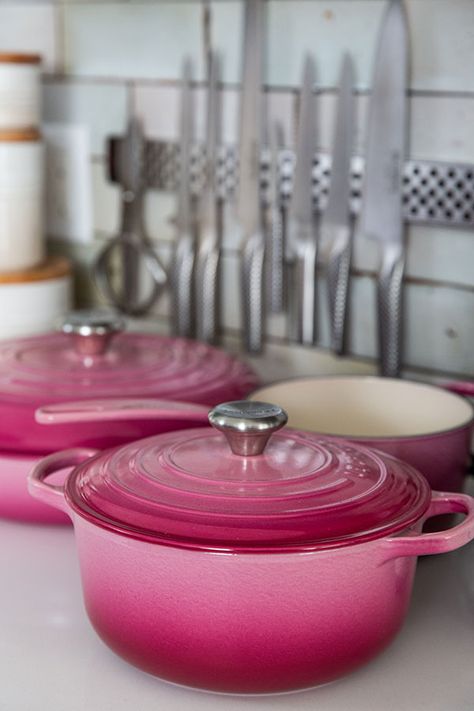 Pink Le Creuset Kitchen, Le Crueset Pots Aesthetic, Le Crueset Pots, Aesthetic Cookware, Le Creuset Aesthetic, Pretty Cookware, Pink Le Creuset, Le Creuset Pink, Le Crueset