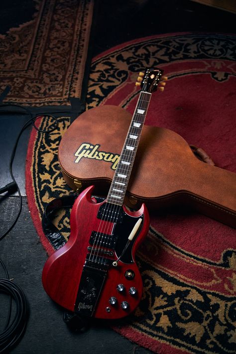 Gibson Sg Aesthetic, Gibson Sg Guitar, Nirvana Music, Sg Guitar, Red Electric Guitar, Gibson Sg Standard, Guitar Rig, Guitar Obsession, Custom Electric Guitars