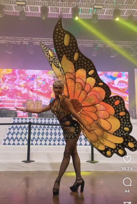 Electric Daisy Carnival Outfits, Butterfly Dresses, Biology Projects, Winged Girl, Butterfly Costume, Electric Daisy Carnival, Vs Fashion Shows, Fairy Fashion, Butterfly Dress