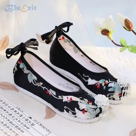 Black Pink Chinese Traditional Hanfu Shoes Women Hidden Heels Ancient Oriental Wedge Floral Embroidery Pearls Lace-up Slip-on - AliExpress Hanfu Shoes, Embroidery Pearls, Chinese Female, Chinese Shoes, Female Footwear, Pearl And Lace, Chinese Traditional, Ancient Chinese, Off Black