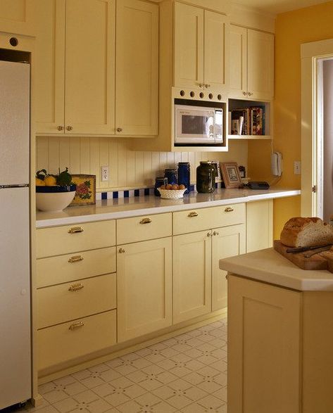 Cool Kitchen Cabinet Colours - Bevelled Edge Countertops Shaker Trim, Cabinet Colours, Gray Kitchens, Yellow Kitchen Designs, Yellow Kitchen Cabinets, Citrus Kitchen, Kitchen Yellow, Microwave Shelf, Kitchen Cupboards Paint