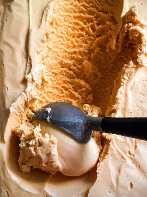 Ice Cream No Eggs, Gelato Brands, Ice Cream Recipes Machine, Ice Cream Smoothie, Cuisinart Ice Cream, Ice Cream Photography, Salted Caramel Ice Cream, Gelato Shop, Caramel Ice Cream