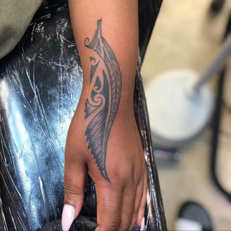 Poly Tattoo Design, Polynesian Finger Tattoos Women, Polynesian Hand Tattoos For Women, Women Polynesian Tattoo Arm, Maori Tattoo Designs Women, Tamoko Women Maori Tattoos Forearm, Tahiti Tattoo, Polynesian Forearm Tattoo, Women’s Polynesian Tattoo