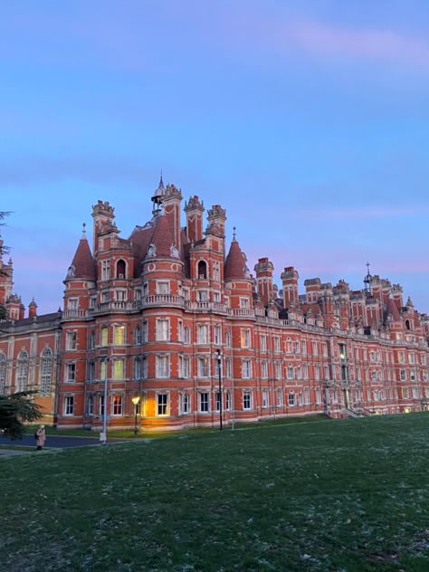 Royal Holloway University Aesthetic, London University Aesthetic, Uni Prep, Back To School Vision Board, Royal Holloway University Of London, Royal Holloway University, Supernatural Academy, Autumn Academia, Uni Motivation