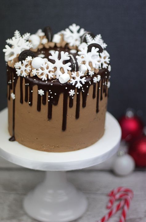 Snowflake Drip Cake - Cakey Goodness Christmas Drip Cake Ideas, Chocolate Christmas Cake Designs, Christmas Chocolate Cake Decoration, January Cake Ideas, Christmas Drip Cake, Hot Cocoa Cake, Snowflakes Cake, Christmas Chocolate Cake, Chocolate Christmas Cake