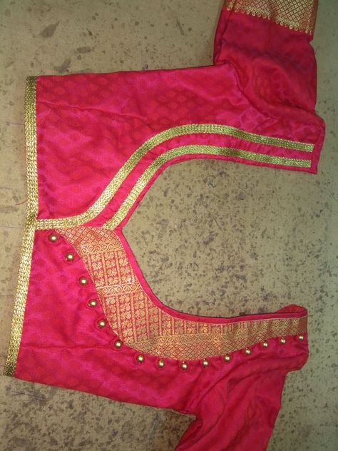 Katpadar Saree Blouse Design, Katpadar Saree, Blouse Designs Simple, Latest Fashion Blouse Designs, Casual Blouse Designs, Latest Blouse Neck Designs, Saree Blouse Design, Brocade Blouse Designs, Patch Blouse