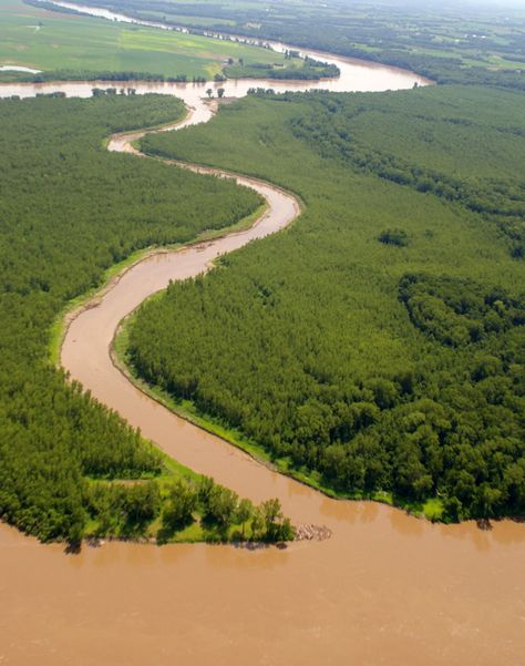 The Muddy Missouri River. - 2.450 miles. Flows into Mississippi River. Dream Water, Rivers And Roads, Environmental Engineering, River Water, Missouri River, Southern Illinois, Science Project, Water Water, Red River