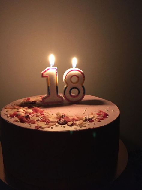 Happy 18th Birthday To Me, Happy 18th Birthday Quotes, 18th Cake, Cake Story, Happy Birthday 18th, Food C, Friends Cake, Cute Birthday Ideas, Birthday Wallpaper