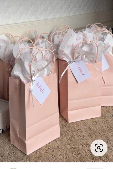 Gift Bags For Birthday Guests, Give Aways Ideas Birthday, Goody Bag Ideas For Adults, Adult Party Favors Birthday Goodie Bags, Pink Goodie Bags, Sweet 16 Party Planning, 16 Candles, 13 Birthday, Birthday Goodie Bags