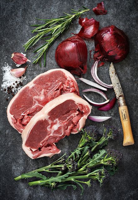 Meat Food Styling, Comfort Eating, Ingredients Photography, Dark Food, Cooking The Perfect Steak, Eat Fresh, Premium Meat, Raw Meat, Meat Shop