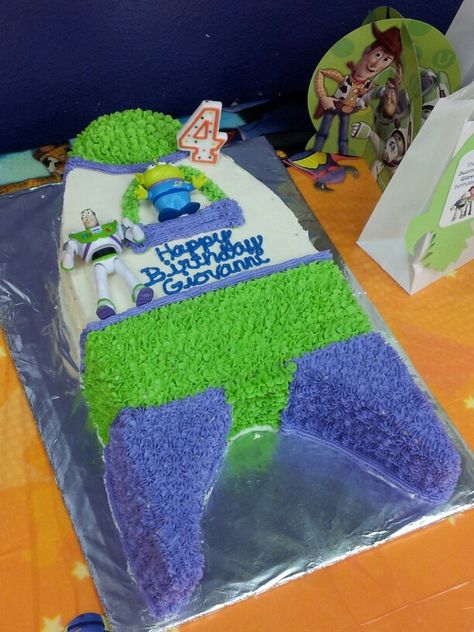 Buzz lightyear home made cake. Buzz Lightyear Birthday Party Cake, Diy Buzz Lightyear Cake, Easy Buzz Lightyear Cake, Buzz Lightyear Sheet Cake, Buzz Light Year Birthday Cake, Buzzlight Year Cake Ideas, Buzz Birthday Cake, Buzz Light Year Cake, Buzz Lightyear Cake