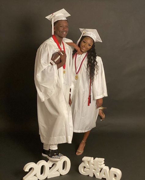 Black Couple Graduation Pictures, Senior Couple Photoshoot, Brother Sister Graduation Pictures, Brother And Sister Graduation Pictures, Couple Senior Pictures High Schools, Couple Graduation Pictures High Schools, Sibling Graduation Pictures, Graduation Couple Photoshoot, Couples Graduation Pictures