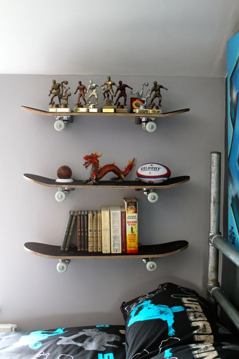 Skateboard shelves. Use glass brackets (from DIY store) to hold to wall. Skateboard Bedroom Decor, Skateboard Shelf Ideas, Skateboard Mounted On Wall, Skateboards On The Wall, Skateboard Shelves Diy, Skate Boards On Wall, Skateboard Display Wall, Skateboard Bedroom Ideas, Skateboard In Room