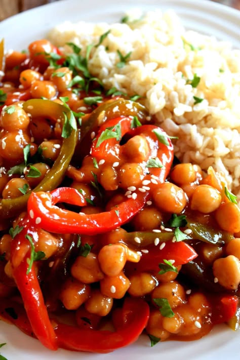 Sweet And Sour Chickpeas, Vegan Sweet And Sour, Rice And Beans, Beans And Rice, Pea Recipes, Chickpea Recipes, Tasty Vegetarian Recipes, Sweet And Sour, Veg Recipes