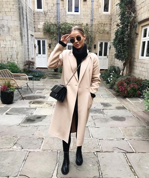 Nude coat Street style Nude Coat Outfit, Petite Winter Fashion, Nadia Anya, Beige Winter Coat, Corduroy Puffer Jacket, Corduroy Puffer, Cosy Outfit, Become A Fashion Designer, Weekend Outfits