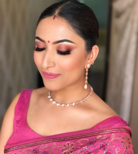 Eye Makeup Indian Bride, Pink Eye Makeup Indian, Makeup For Saree, Indian Makeup Looks, Makeup Artist Course, Cute Eyeshadow Looks, Bridal Eye Makeup, Pink Eye Makeup, Top Makeup