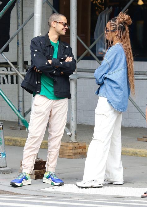 Malia Obama Outfits, Michelle Obama Braids, Malia Obama Style, Malia Obama Boyfriend, Bianca Core, Obama Daughter, Malia And Sasha, Beige Cargo Pants, Malia Obama