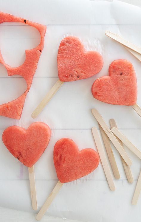 Heart-shaped watermelon pops – Such an easy and healthy Valentine treat for kids! Valentine Breakfast, Healthy Valentines Treats, Watermelon Pops, Valentines Breakfast, Valentines Snacks, Healthy Valentines, Valentine Treat, Spiderman Birthday Party, Preschool Valentines