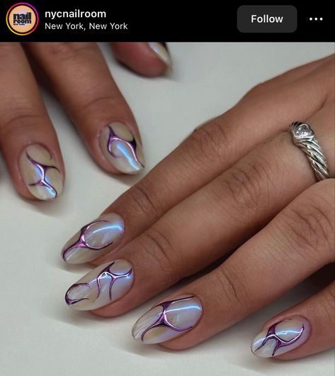 Nails With Metallic Accent, Metalic Nails Aesthetic, Chrome Line Nails, Chrome Line Nail Art, Chrome Abstract Nails, Holographic Nail Tips, Liquid Metal Nails, Futuristic Nails Aesthetic, Metallic Purple Nails