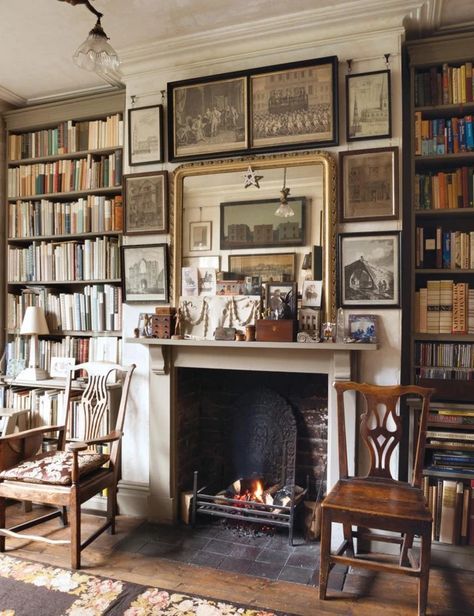 English Country Home Library, Italian Victorian Homes, Victorian Aesthetic Living Rooms, Victorian Study Aesthetic, Rustic Library Room, Cottage Front Room, Library In Living Room, Library Room Ideas Home, Old Library Room