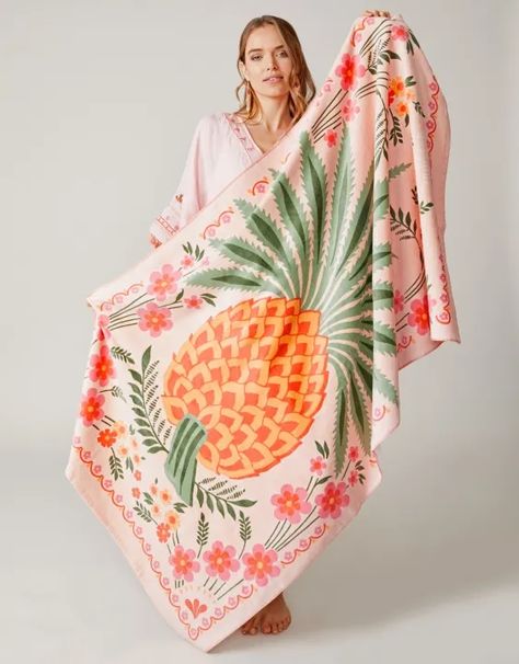 Lowcountry Style, Beach Bag Essentials, Beach Towel Set, Spartina 449, Cotton Beach Towel, Glam Decor, Never Enough, Tropical Design, Beach Accessories