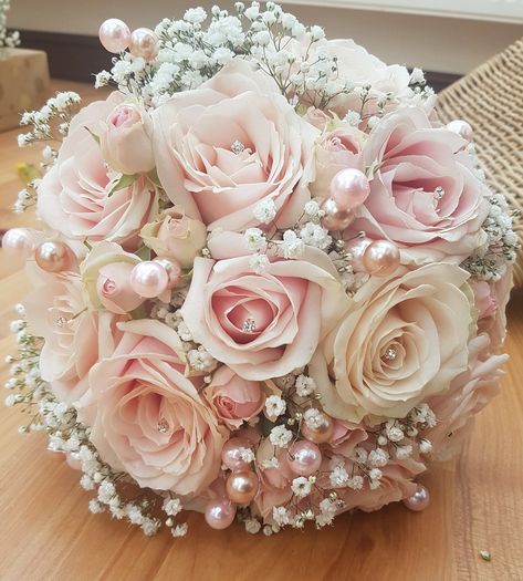 Cherry Blossom And Roses Wedding, Blush Pink And Pearl Wedding, Quinceanera Ramos, Bouquet Wedding Pink, Unique Bridal Bouquets Ideas, Cherry Blossom Bouquet, Aesthetic Bouquet, Bridal Bouquet Ideas, Rose Gold Bouquet