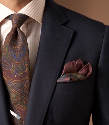 A conservative option to wear your classic paisley ties: muted colors and paired with dark navy suit. The peach check-patterned shirt keeps things fresh. Pen Portrait, Classic Prints, Style Anglais, Average Joe, Men Stuff, Mens Attire, Men Wear, Paisley Tie, Navy Suit