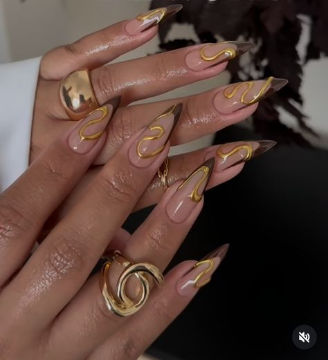 Fancy Neutral Nails, Gold Nail Inspo Acrylic, New Nail Art Designs Trends, Y2k Nails Almond, Gold Nails French, Nails Black Women, Gold Chrome Nails, Nails Now, Gold Nail