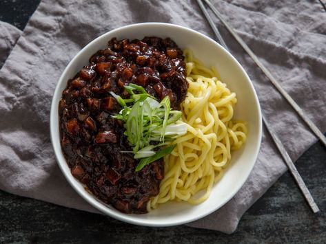 Noodles Pictures, Jjajangmyeon Korean, Red Korean, Black Bean Noodles, Dinner Noodles, Bean Noodles, Korean Noodles, Black Bean Sauce, Recipe Dinner