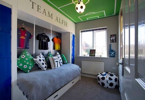 Great Kids Space Ideas - The Keeper of the Cheerios Football Theme Bedroom, Soccer Themed Bedroom, Soccer Bedroom, Soccer Room, Football Rooms, Football Bedroom, Boy Toddler Bedroom, Sport Bedroom, Cool Kids Bedrooms