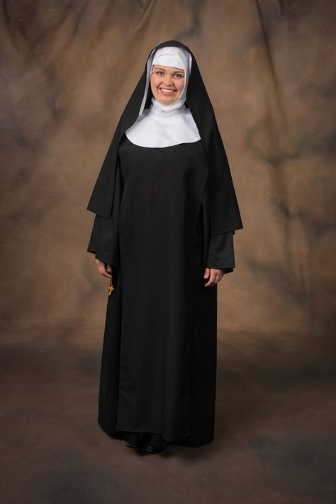 Biblical Costumes, Nun Outfit, Interesting Style, Nun Costume, Sister Act, Fantasias Halloween, Catholic Art, Sound Of Music, Design Inspo