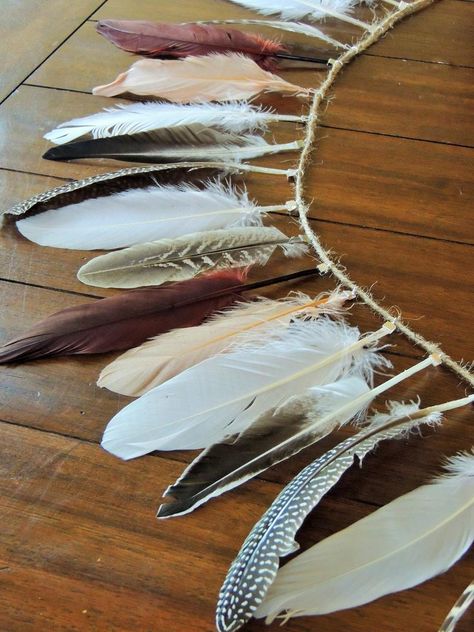 Feather Garland, Feather Crafts Diy, Boy Room Decor, Decor Eclectic, Feather Decor, Feather Crafts, Feather Art, Art Animals, Bohol