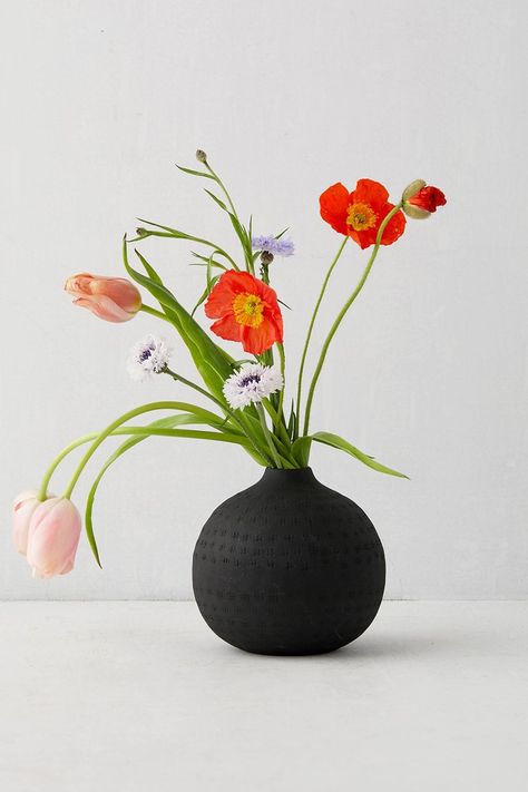 Hanging Terrarium, Flower Vase Arrangements, Round Vase, Black Vase, Vase Arrangements, Ikebana, Plant Decor, Bud Vases, Pretty Flowers