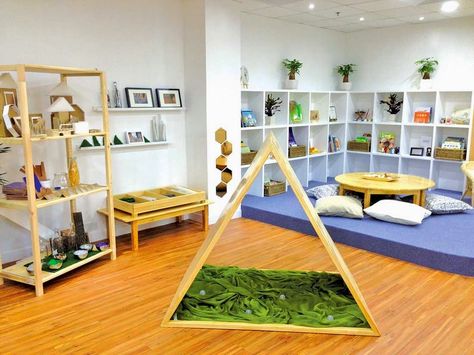 Reggio Emilia inspired school in Hong Kong Mais Abordagem Reggio Emilia, Reggio Emilia Preschool, Reggio Emilia Classroom, Reggio Emilia Approach, Reggio Inspired Classrooms, Reggio Classroom, Preschool Rooms, Toddler Classroom, Classroom Layout