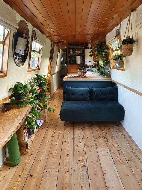 Houseboat Decor, Canal Boat Interior, Caravan Living, Narrowboat Interiors, Boat Interior Design, Boat House Interior, Houseboat Living, Sailboat Interior, Sailboat Living