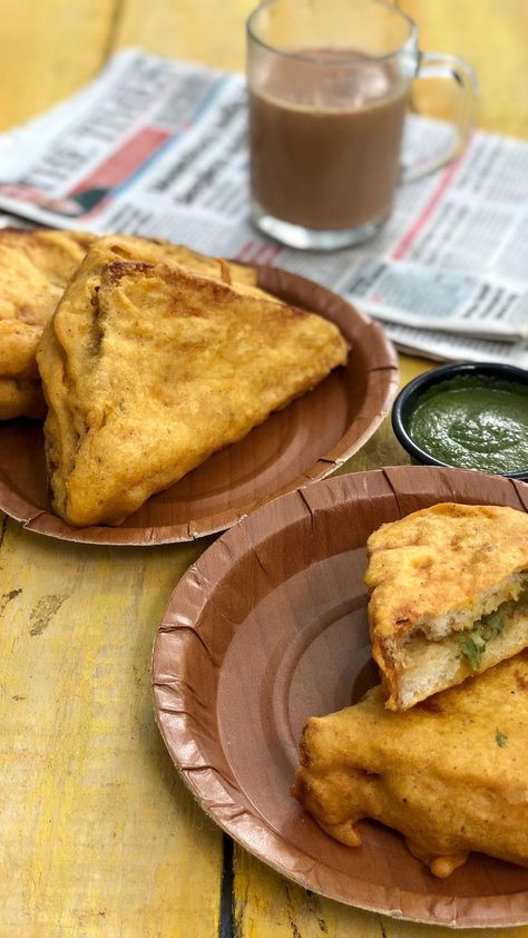 MasterChef Pankaj Bhadouria on Instagram: “Let’s discover why ‘Ghar wale’ Bread Pakoda does not match upto the ‘Canteen wale’ Bread Pakoda! It’s easy to create the crisp, Canteen…” Pankaj Bhadouria, Canteen Food, Bread Pakoda, Lunch Break, Food Tips, Food Hacks, Wales, To Create, Bread