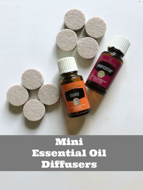 I have a fun and very inexpensive crafty idea to share with y’all- make your own mini essential oil diffuser! We all love great scents. right? We love for our car to smell good, for our closets and drawers to smell good, for our bathrooms to smell fresh! We also know that many scented products … Diy Essential Oil Diffuser, Diffuser Diy, Car Diffuser Essential Oils, Floral Essential Oils, Diy Essentials, Mini Diy, Essential Oils Gifts, Aromatherapy Gifts, Diy Essential Oils