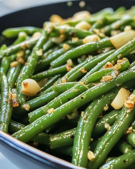 'Green Bean Bliss'—just 5 ingredients, but the garlicky butter makes these green beans a holiday must-have! Christmas Green Beans, Holiday Green Beans, Good Green Bean Recipe, Thanksgiving Green Beans, Green Bean Bundles, Crockpot Green Beans, Garlicky Green Beans, Crispy Green Beans, Baked Green Beans