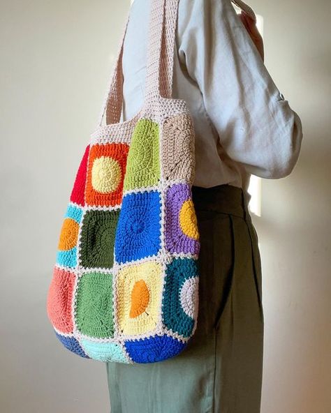 Circle Granny Square, Granny Square Shoulder Bag, Polka Dot Tote Bag, Crochet Colorful, Square Handbag, Crochet Boho Bag, Polka Dot Bags, Square Shoulder Bag, Crochet Aesthetic