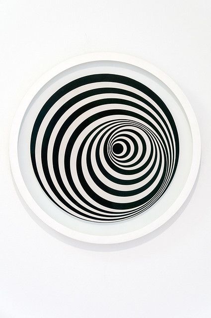 Bridget Riley Op Art, Opt Art, Bridget Riley, Victor Vasarely, Optical Art, Ange Demon, Concentric Circles, Old Lady, Illusion Art