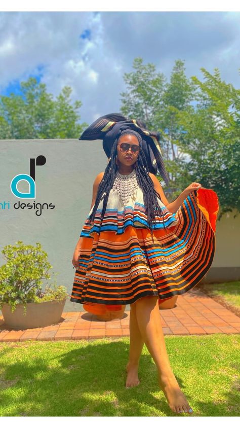 Nompumelelo- The summer version of the iconic Nozungula . Made with the luxurious Benetton linen. #firstclass 🤌🏽❤️ | Instagram Zulu Traditional Attire African Women, Setswana Traditional Attire, South African Traditional Dresses Design, Modern South African Traditional Dresses, Xhosa Skirt, Umbhaco Xhosa Designs, Xhosa Doek, Traditional Attire African, Modern Xhosa Attire