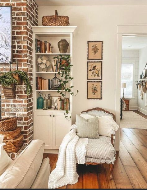 Fireplace Makeovers, Style Aesthetics, Style Deco, Living Room Inspo, A Living Room, Antique Stores, Dream House Decor, Living Room Inspiration, Dream Home Design