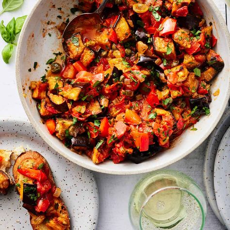 Italian Eggplant Recipes, Ratatouille Recept, Eggplant Caponata Recipe, Caponata Recipe, Italian Appetizers Easy, Eggplant Recipes Easy, Eggplant Caponata, Ratatouille Recipe, Best Guacamole Recipe