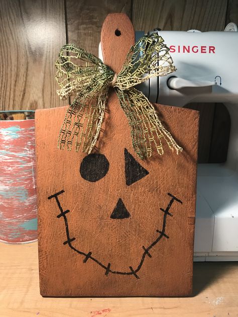 Dollar Tree Boo Sign, Wood Board Crafts, Crafts 2024, Fall Sewing Projects, Fall Wood Crafts, Fall Pumpkin Crafts, Fall Decor Diy Crafts, Dollar Tree Halloween, Halloween Wood Crafts