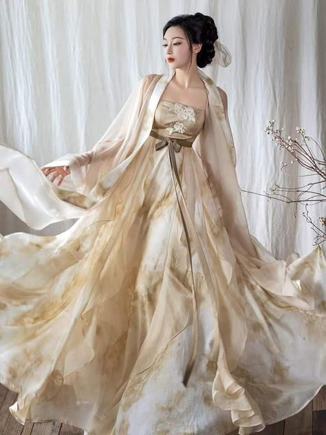 Chinese Fashion Traditional, Modern Hanfu Dress, Hanfu Aesthetic, Wedding Hanfu, Fantasy Hanfu, Chinese Dress Modern, Hanfu Modern, Chinese Hanfu Dress, Chinese Attire