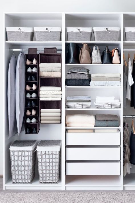 Apartment Closet Organization, Dressing Design, Organized Closet, Wardrobe Organisation, House Organisation, Closet Decor, Bedroom Closet Design, Apartment Budget, Home Organisation